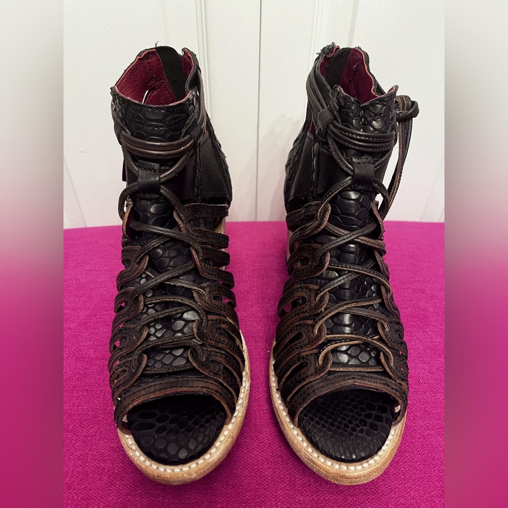 Freebird Size 8 Wazee